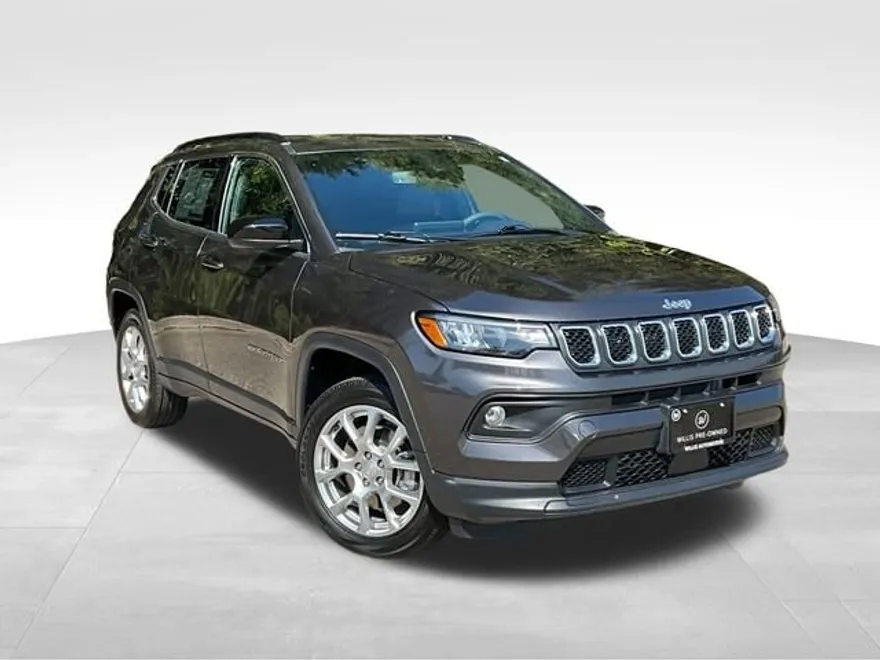 2023 Jeep Compass Latitude Lux photo 1