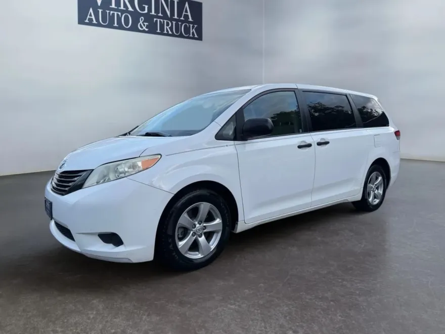 2014 Toyota Sienna L photo 1