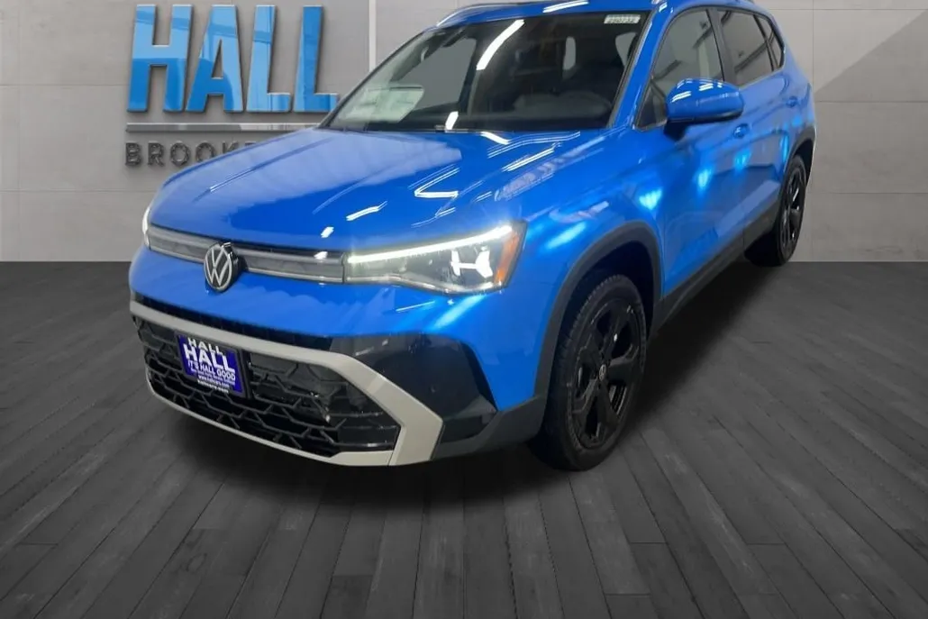 2025 Volkswagen Taos SEL photo 1