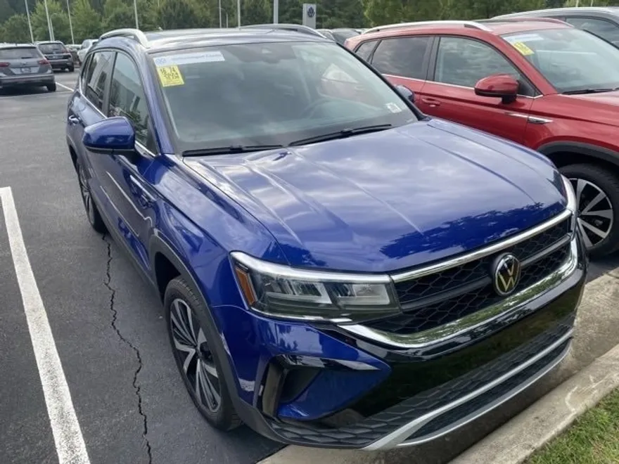 2024 Volkswagen Taos SE photo 1