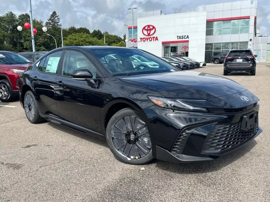 2026 Toyota Camry SE photo 1
