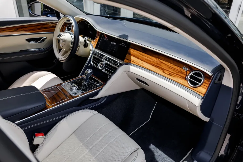 2024 Bentley Flying Spur V8 photo 1