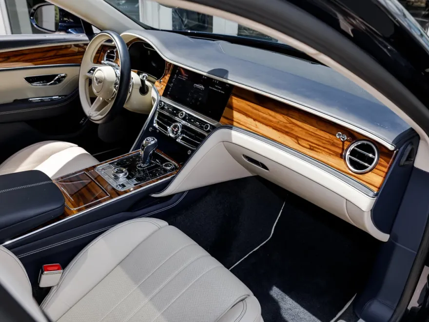 2024 Bentley Flying Spur V8 photo 1