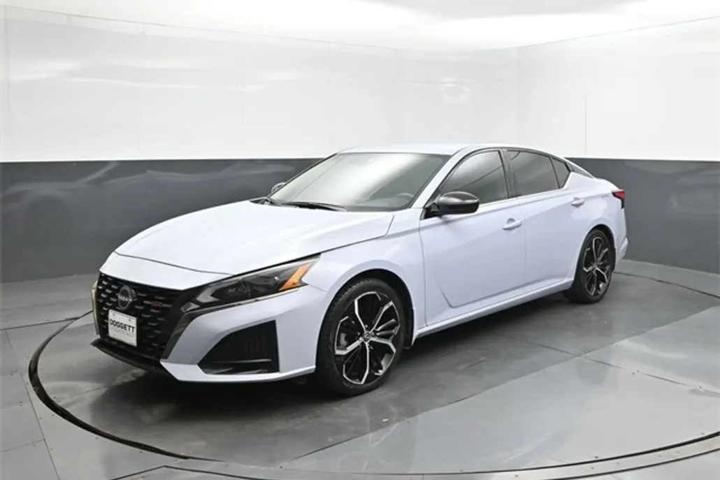 2024 Nissan Altima 2.5 SR photo 1