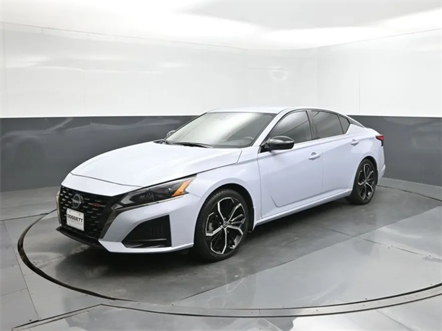 2024 Nissan Altima 2.5 SR photo 1