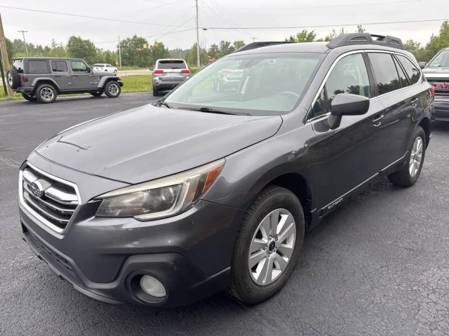 2019 Subaru Outback 2.5i Premium photo 1