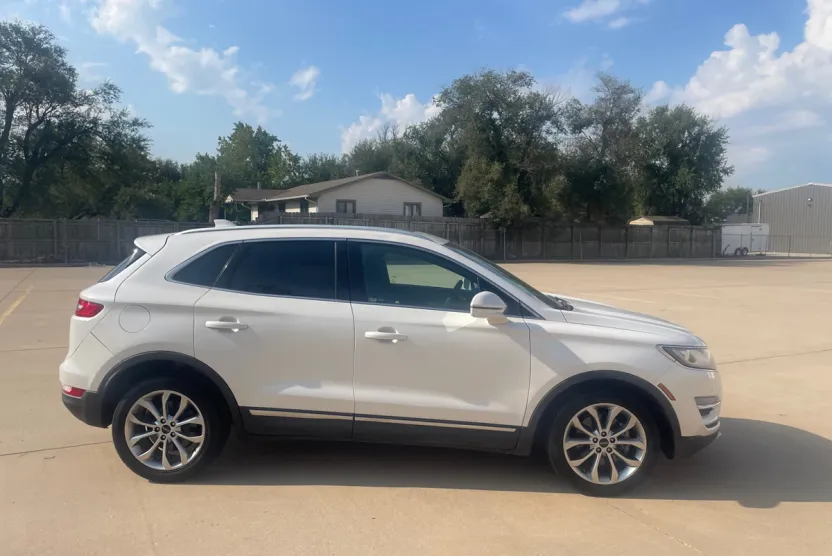 2017 Lincoln MKC Reserve photo 1
