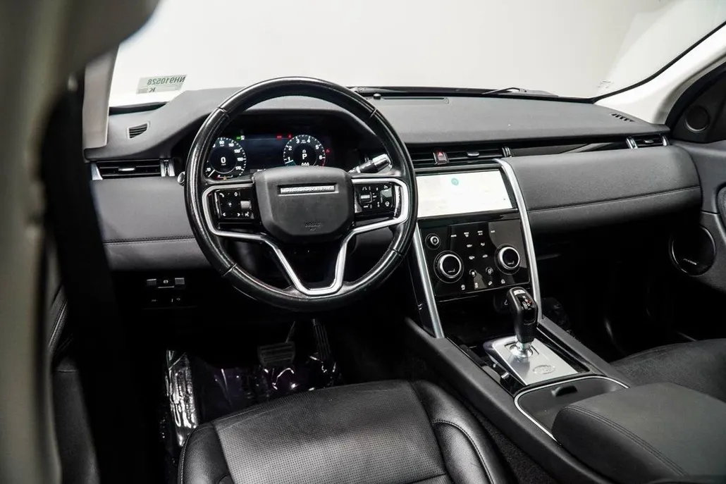 2022 Land Rover Discovery Sport SE photo 1