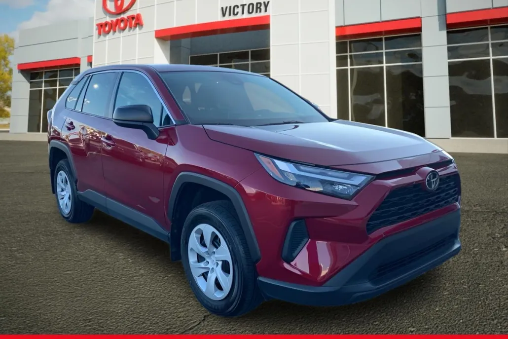 2024 Toyota RAV4 LE photo 1