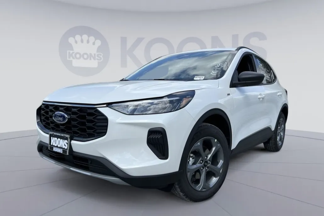 2025 Ford Escape ST-Line photo 1