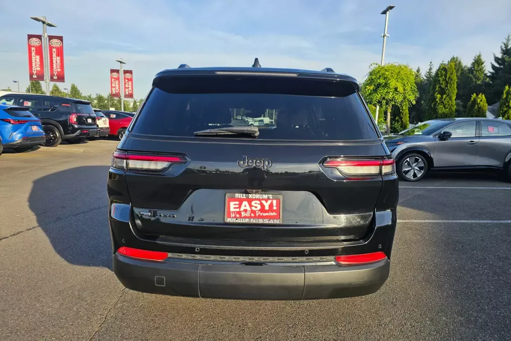 2022 Jeep Grand Cherokee Laredo Altitude photo 1