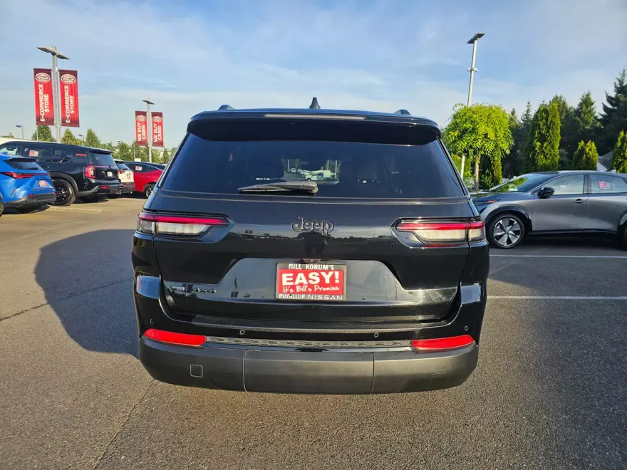 2022 Jeep Grand Cherokee Laredo Altitude photo 1