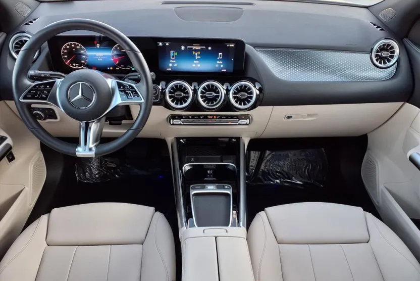 2025 Mercedes Benz GLA 250 4MATIC photo 1