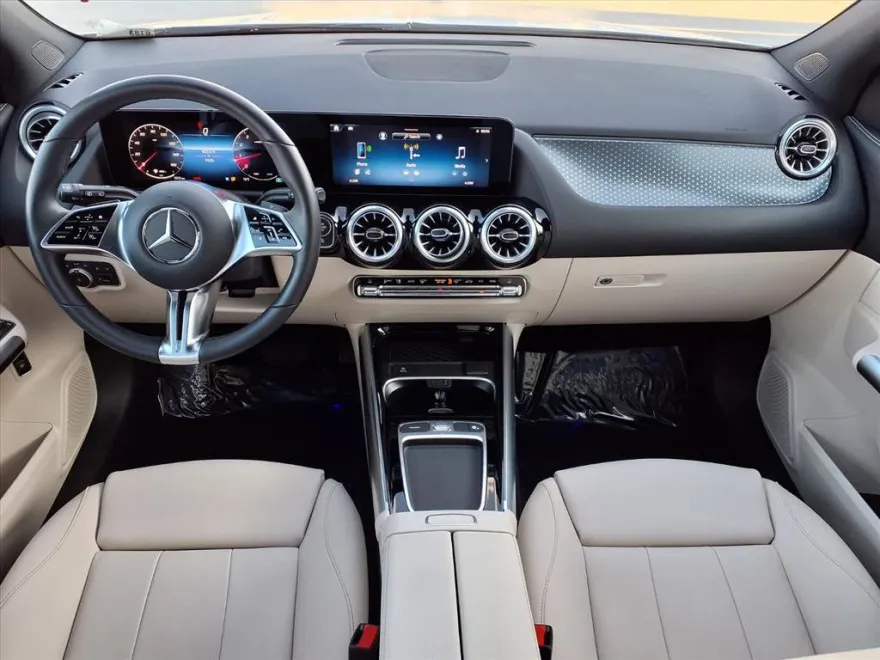 2025 Mercedes Benz GLA 250 4MATIC photo 1