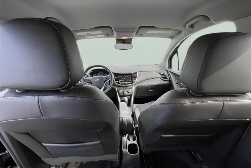 2022 Chevrolet Trax LT photo 1
