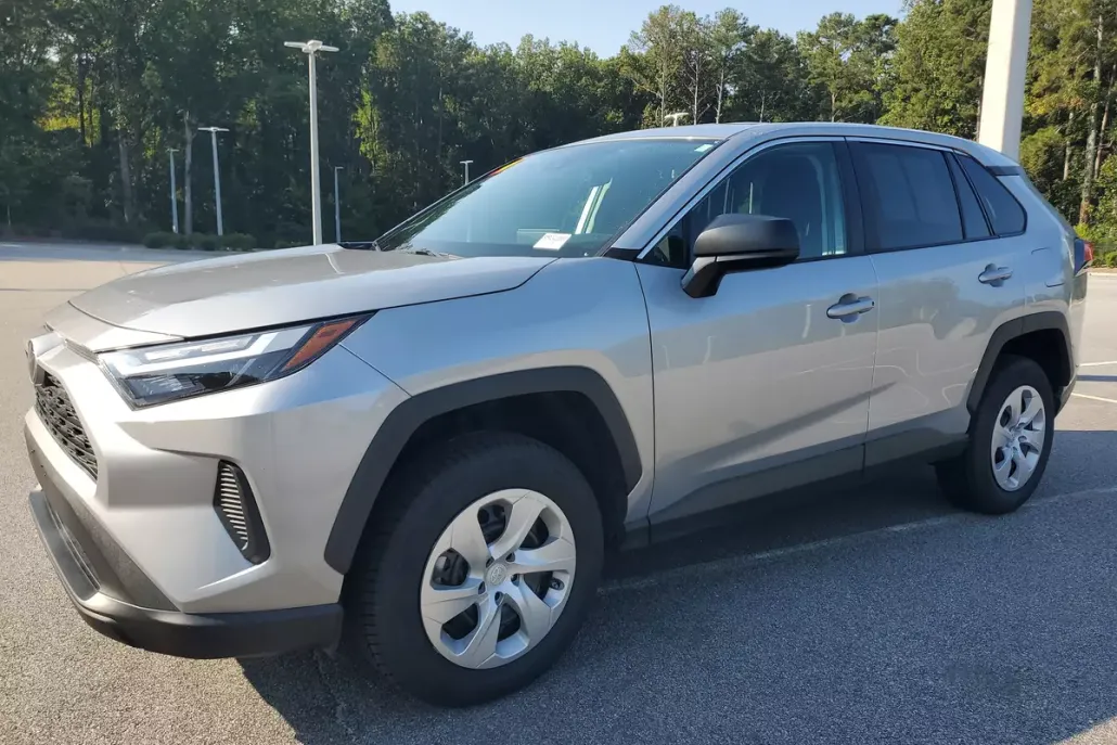 2024 Toyota RAV4 LE photo 1