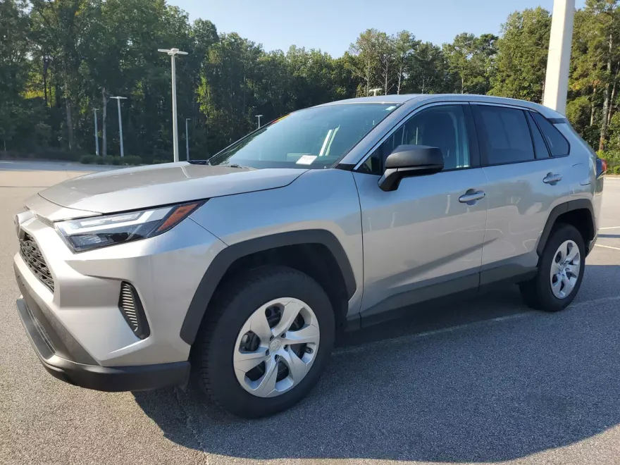 2024 Toyota RAV4 LE photo 1