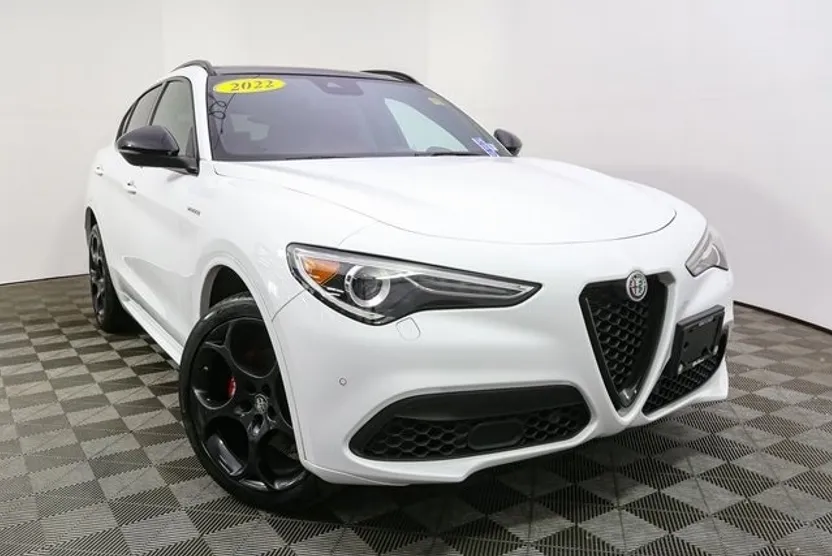 2022 Alfa Romeo Stelvio Ti Sport photo 1