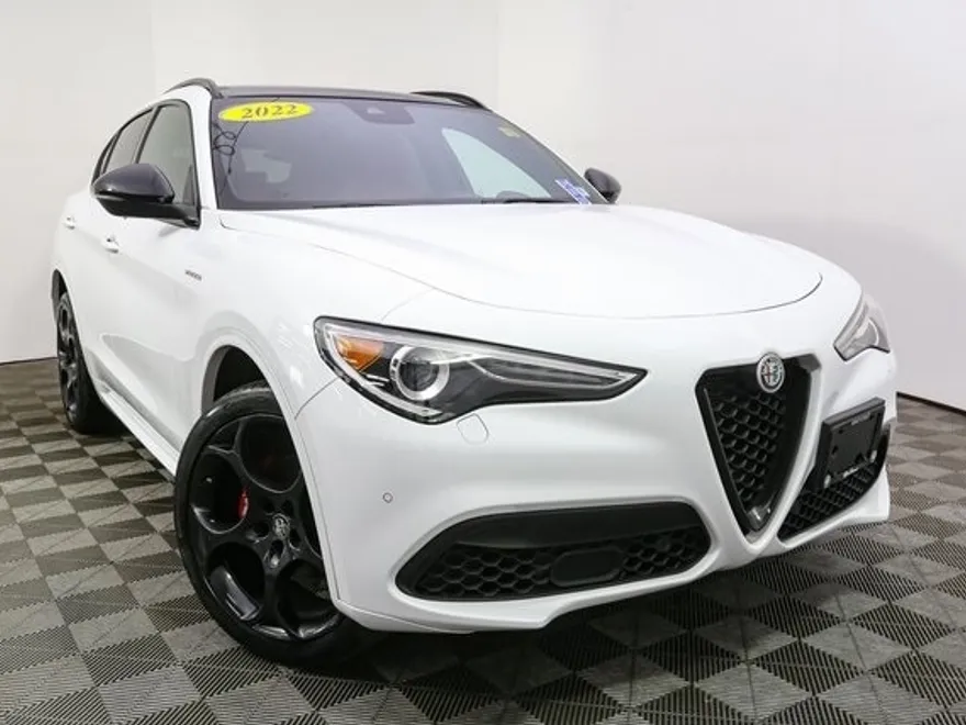 2022 Alfa Romeo Stelvio Ti Sport photo 1