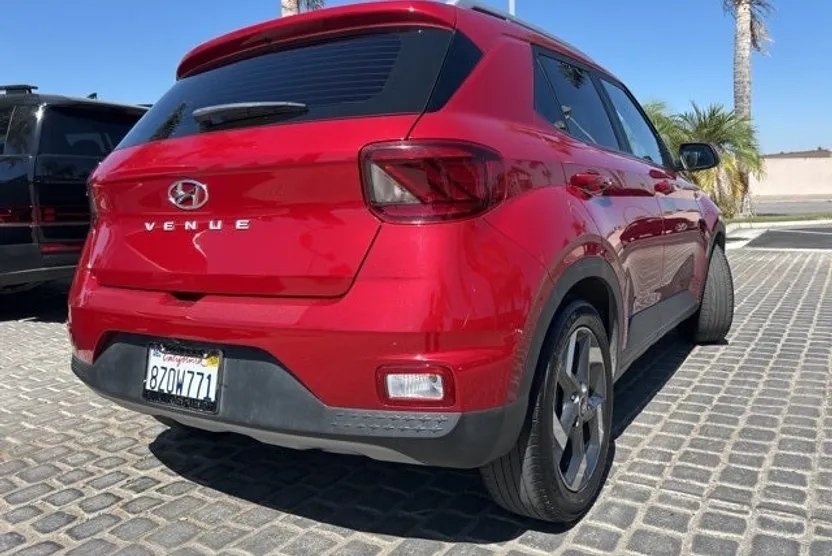 2022 Hyundai Venue SEL Limited photo 1