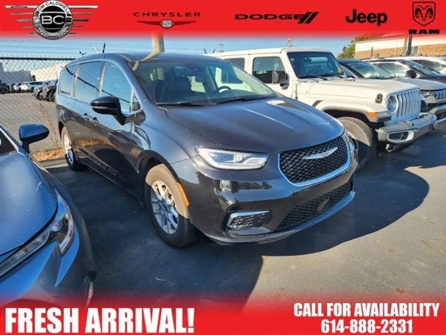 2024 Chrysler Pacifica Touring L photo 1