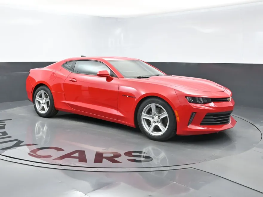 2016 Chevrolet Camaro 1LT photo 1