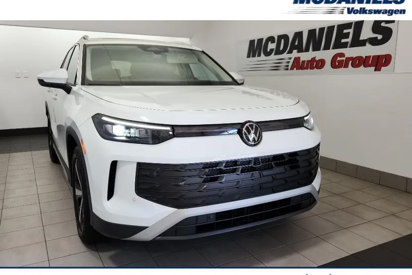 2025 Volkswagen Tiguan SE photo 1