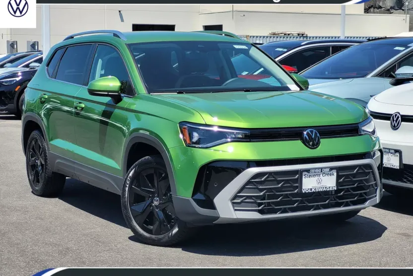 2025 Volkswagen Taos SE photo 1