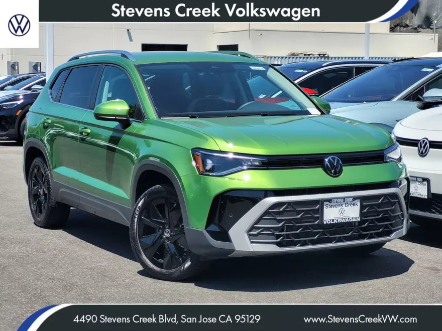 2025 Volkswagen Taos SE photo 1