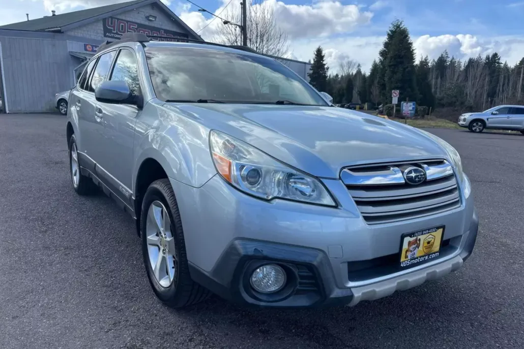 2013 Subaru Outback 3.6R Limited photo 1