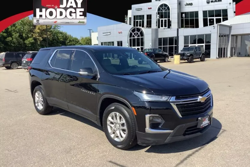 2023 Chevrolet Traverse LS photo 1