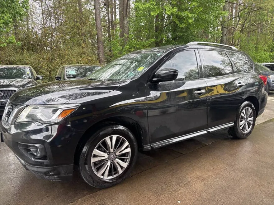 2020 Nissan Pathfinder SV photo 1