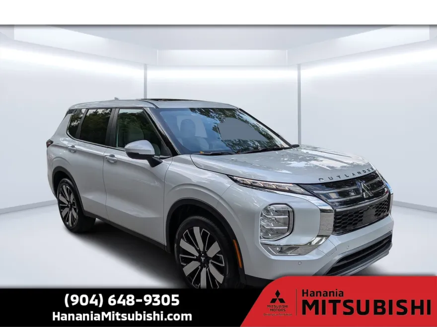 2025 Mitsubishi Outlander SE photo 1