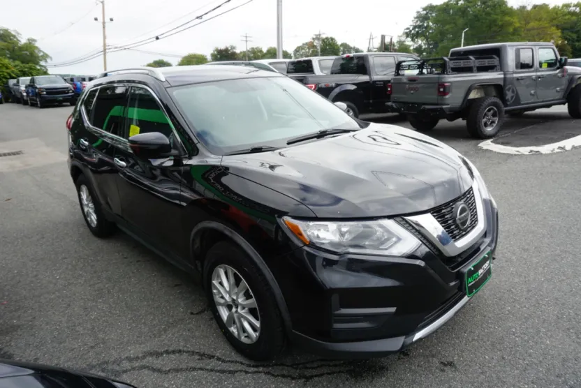 2018 Nissan Rogue AWD SV photo 1