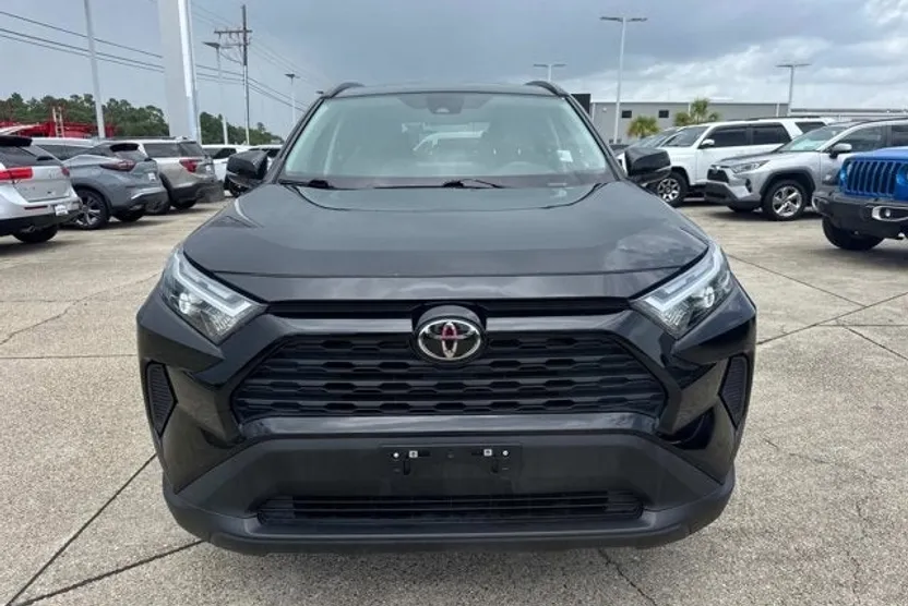 2023 Toyota RAV4 XLE photo 1
