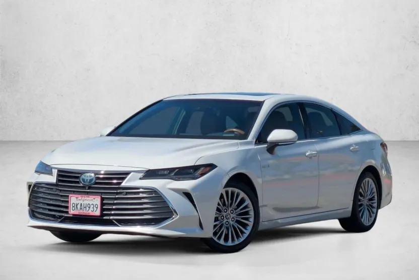 2019 Toyota Avalon Hybrid Limited photo 1