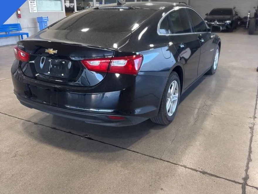 2021 Chevrolet Malibu photo 1
