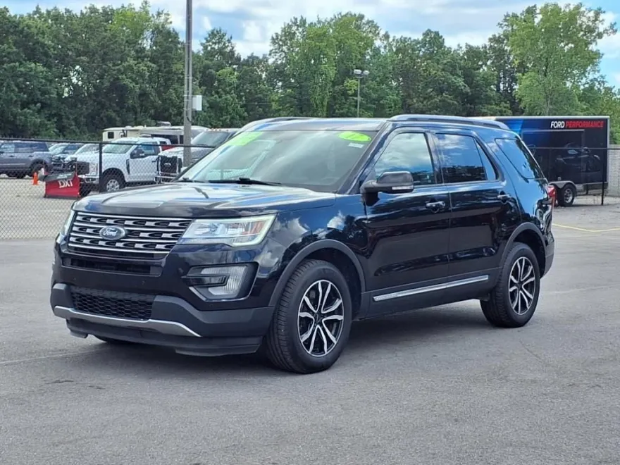 2017 Ford Explorer XLT photo 1