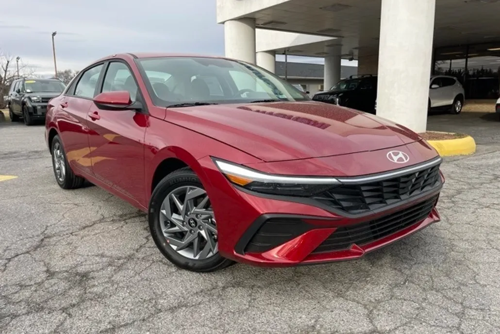 2025 Hyundai Elantra Hybrid photo 1