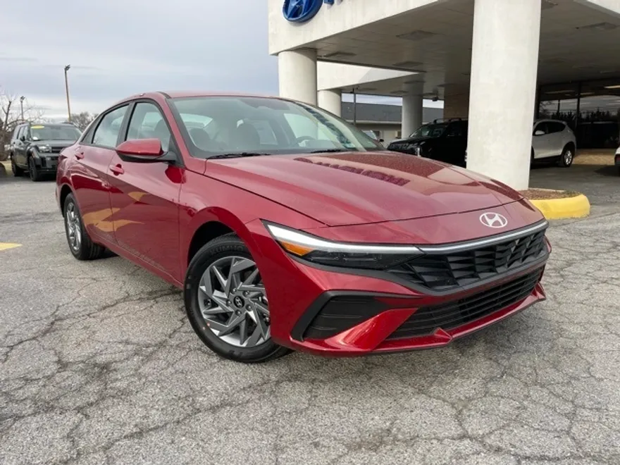 2025 Hyundai Elantra Hybrid photo 1
