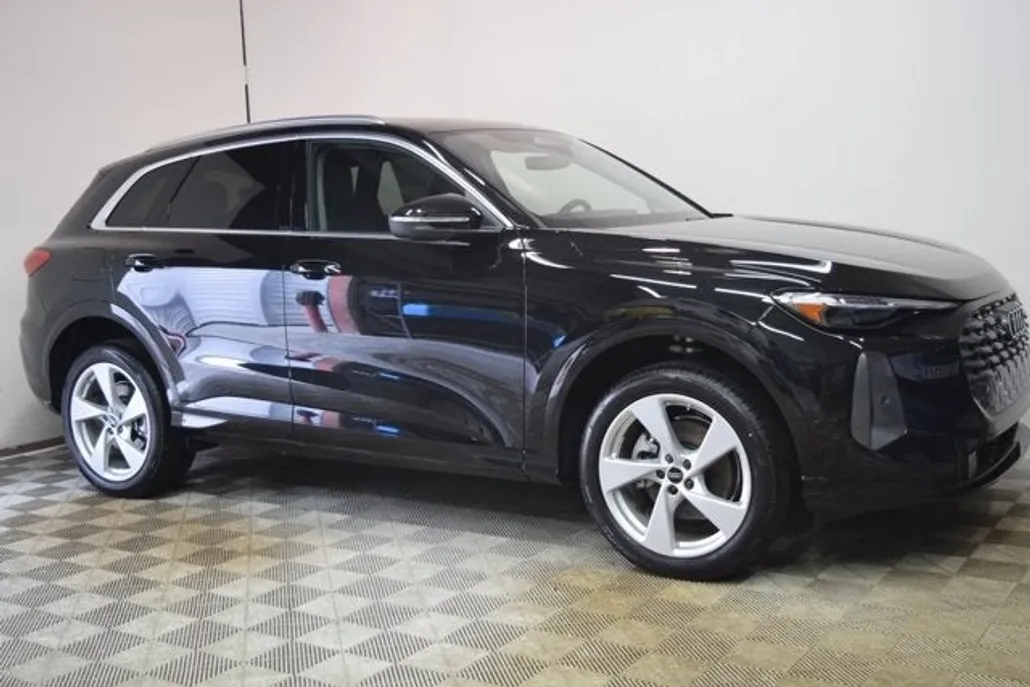 2025 Audi Q5 Premium Plus photo 1