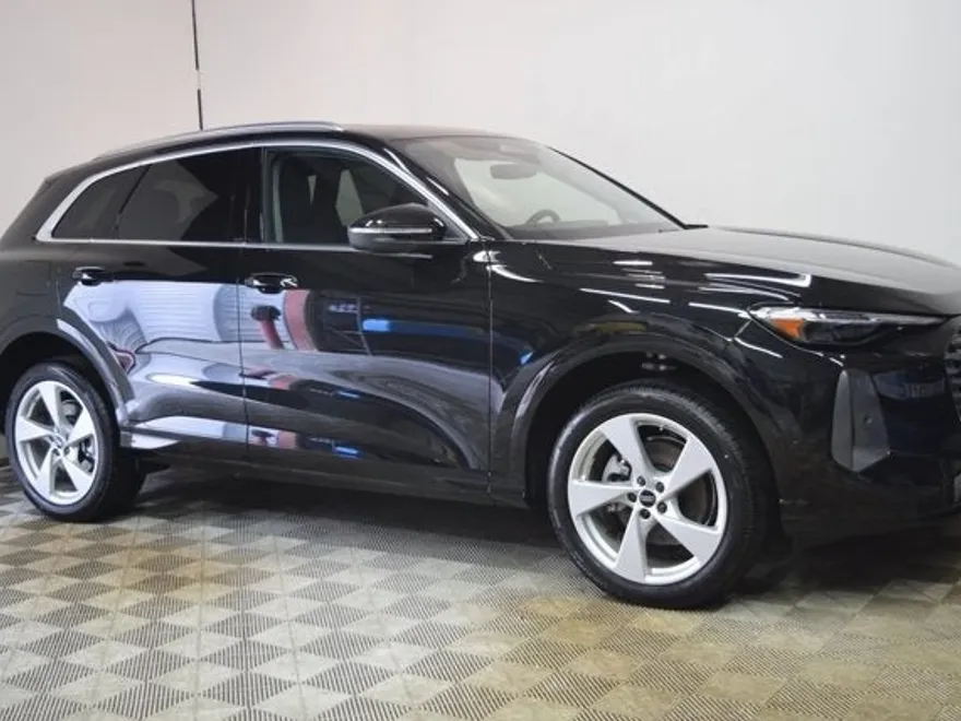 2025 Audi Q5 Premium Plus photo 1