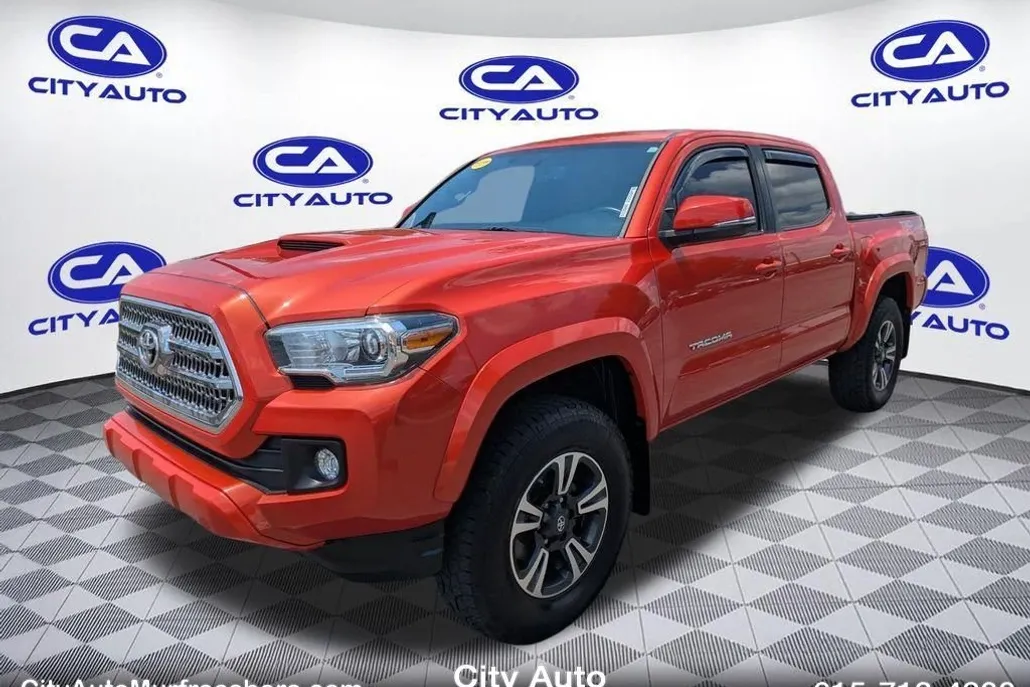 2017 Toyota Tacoma TRD Sport photo 1