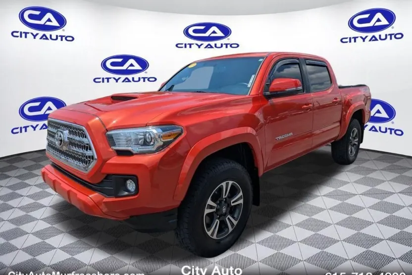 2017 Toyota Tacoma TRD Sport photo 1
