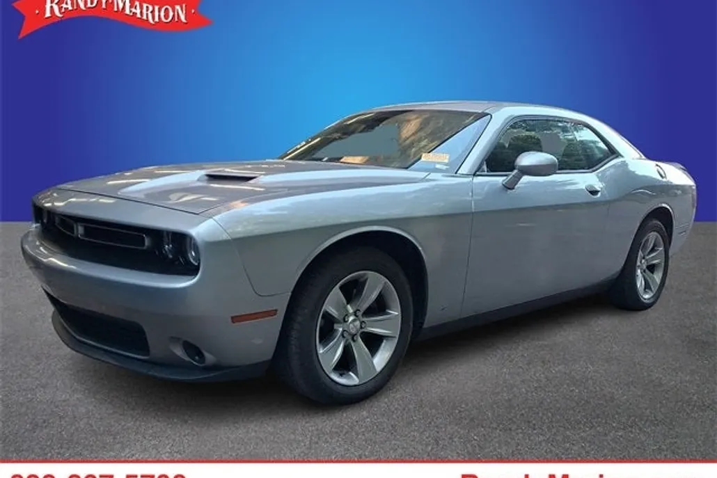 2017 Dodge Challenger SXT photo 1