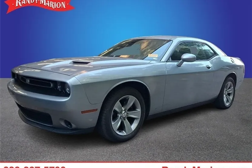 2017 Dodge Challenger SXT photo 1