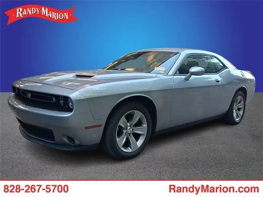 2017 Dodge Challenger SXT photo 1