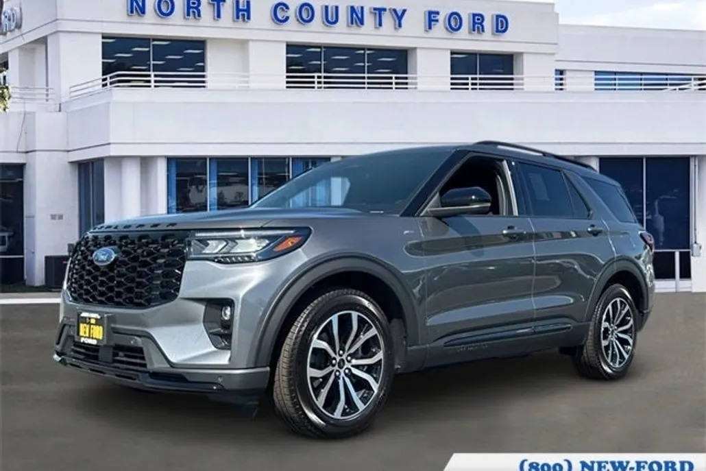2025 Ford Explorer ST-Line photo 1