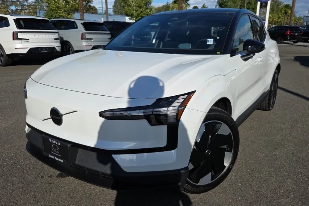 2025 Volvo EX30 Plus photo 1