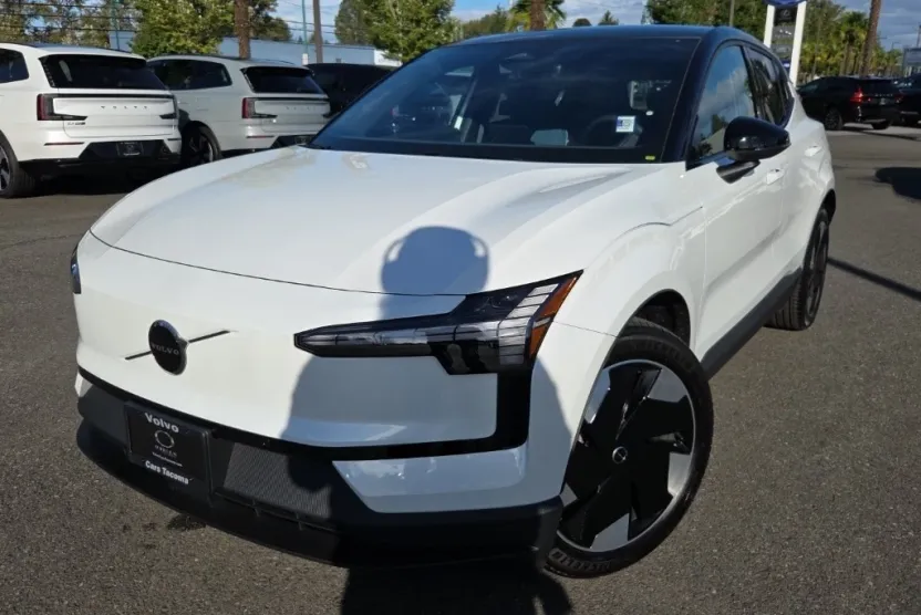 2025 Volvo EX30 Plus photo 1